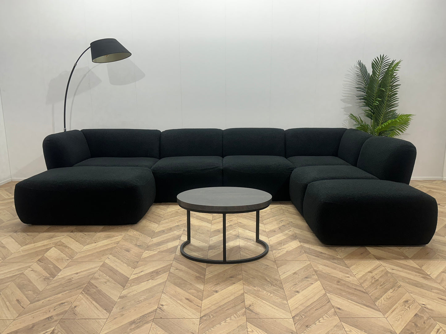 !Showroommodel! Zwarte Bouclé Stoffen U Bank