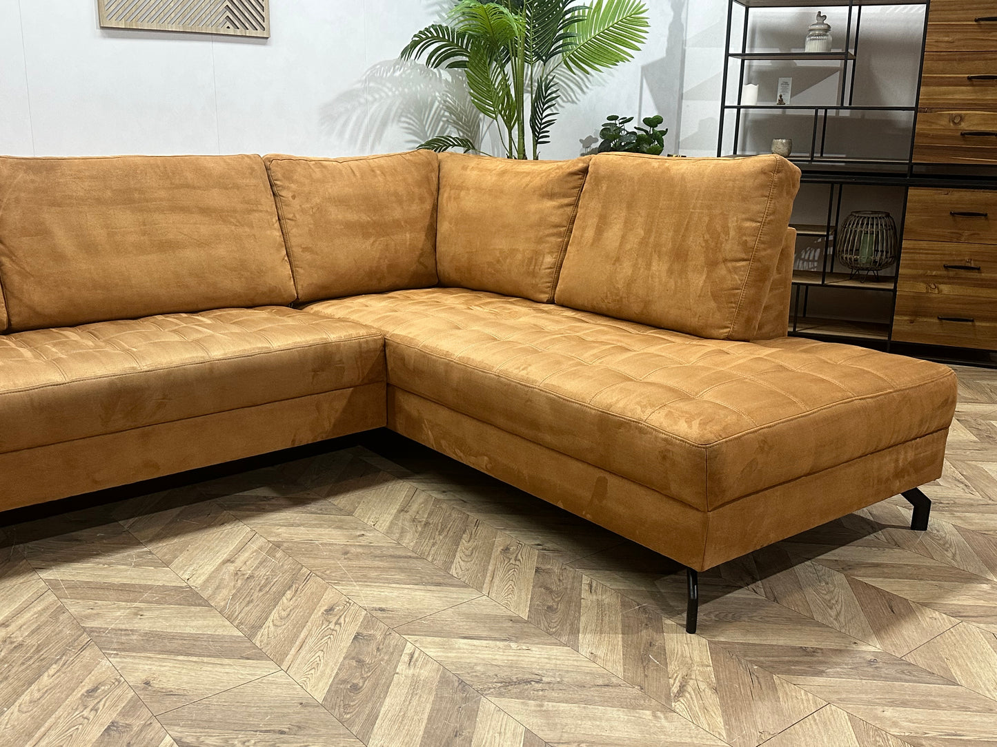 Cognac Bruine Suède Stoffen Hoekbank ~ Losse Rugkussens Met Afneembare Hoezen