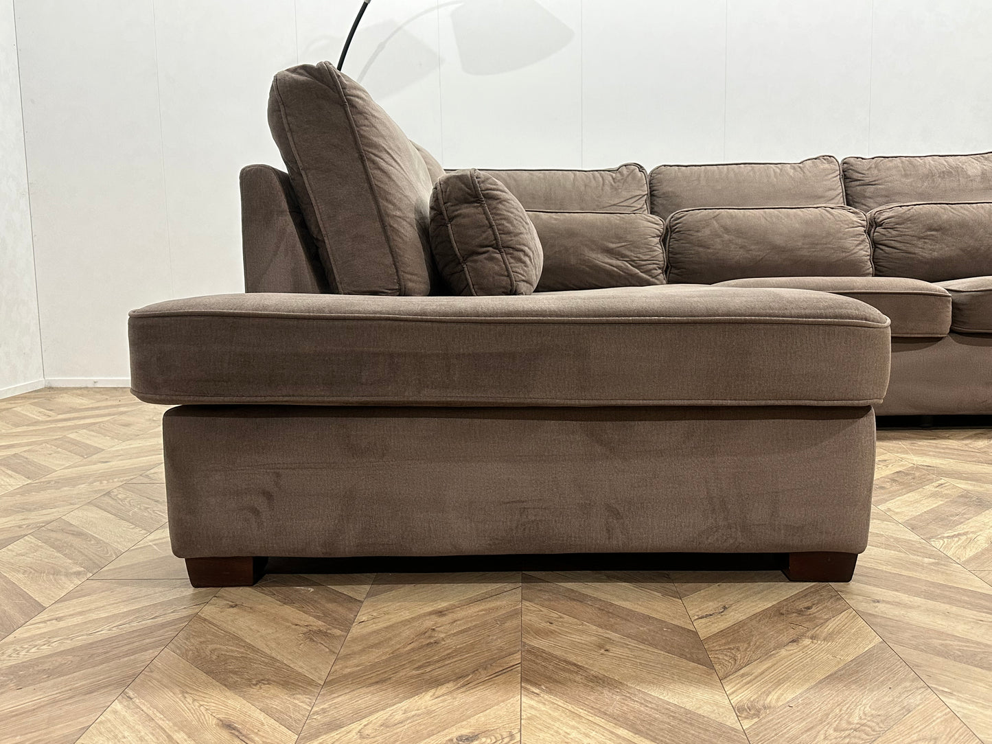Bruine Velvet Hoekbank ~ Losse Kussens Met Afneembare Hoezen