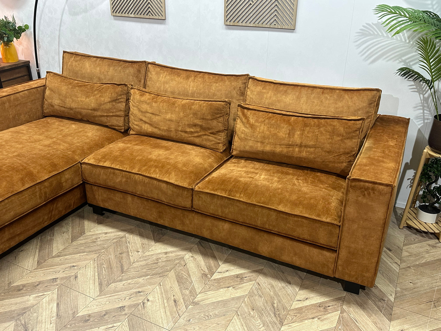 Oosterbaan Cognac Bruine Velvet Hoekbank ~ Losse Kussens Met Afneembare Hoezen
