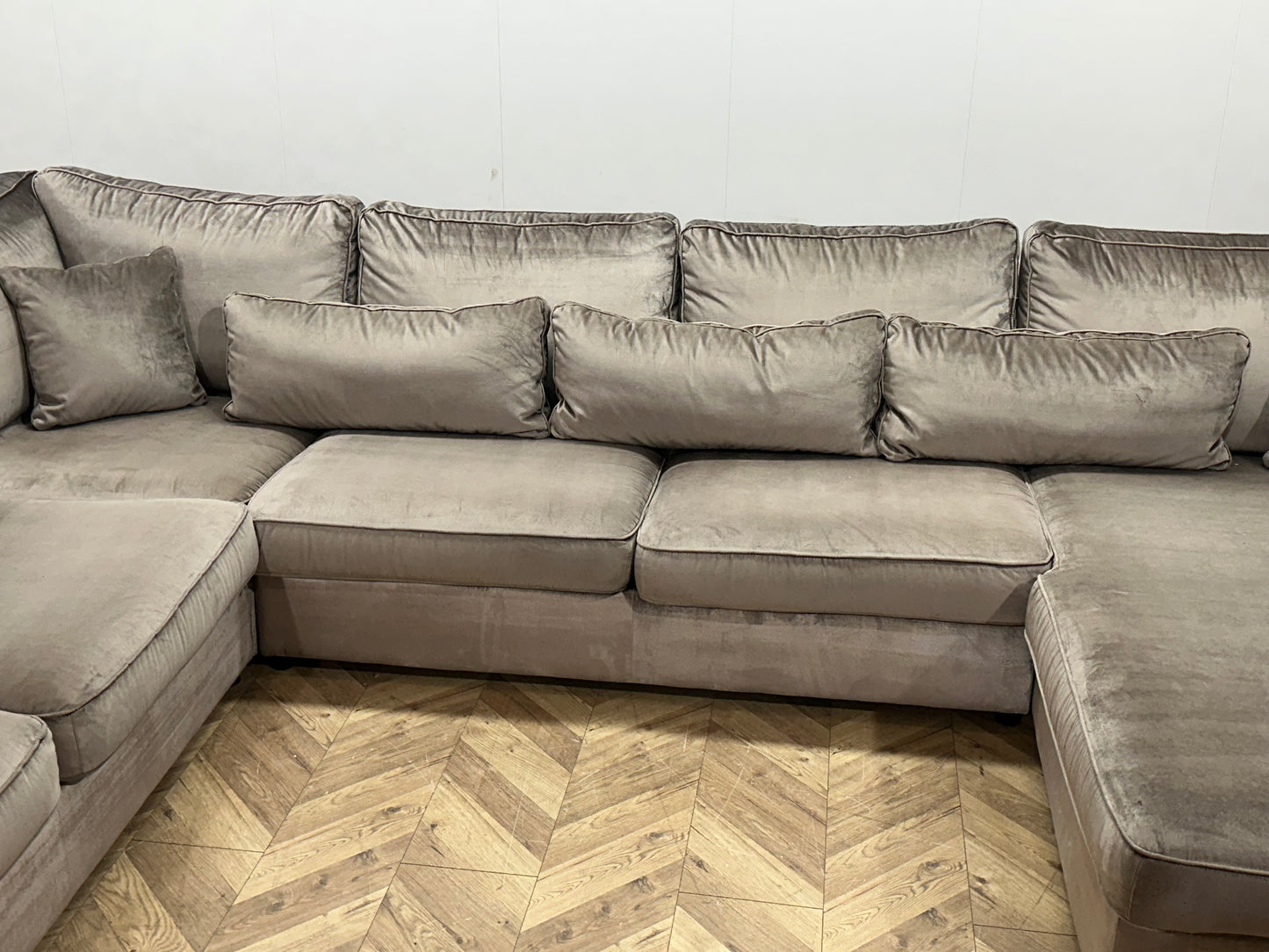 Grijze Ruime Velvet U Bank ~ Losse Kussens Met Afneembare Hoezen