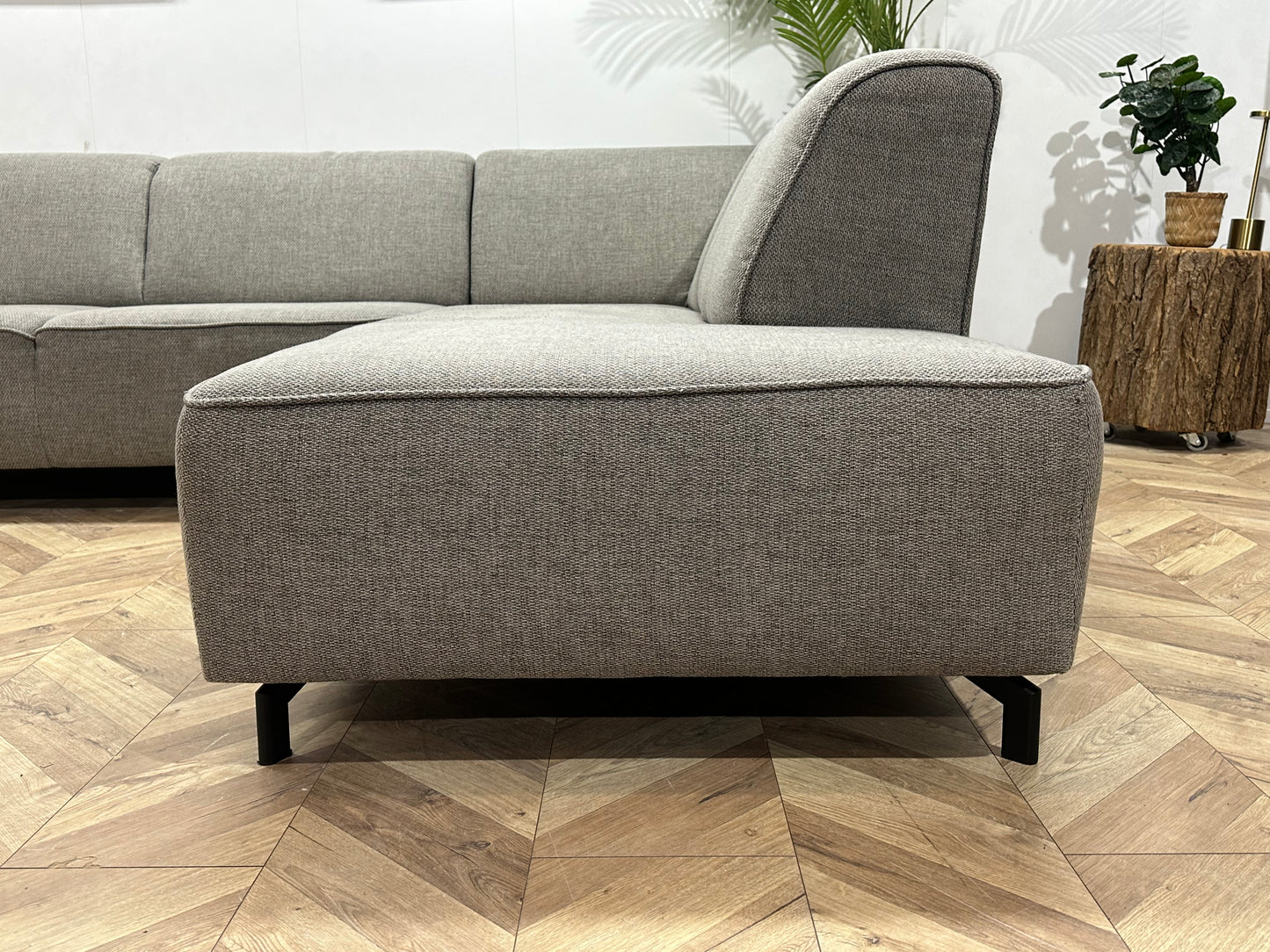 Licht Grijze Hoekbank ~ Vaste Kussens