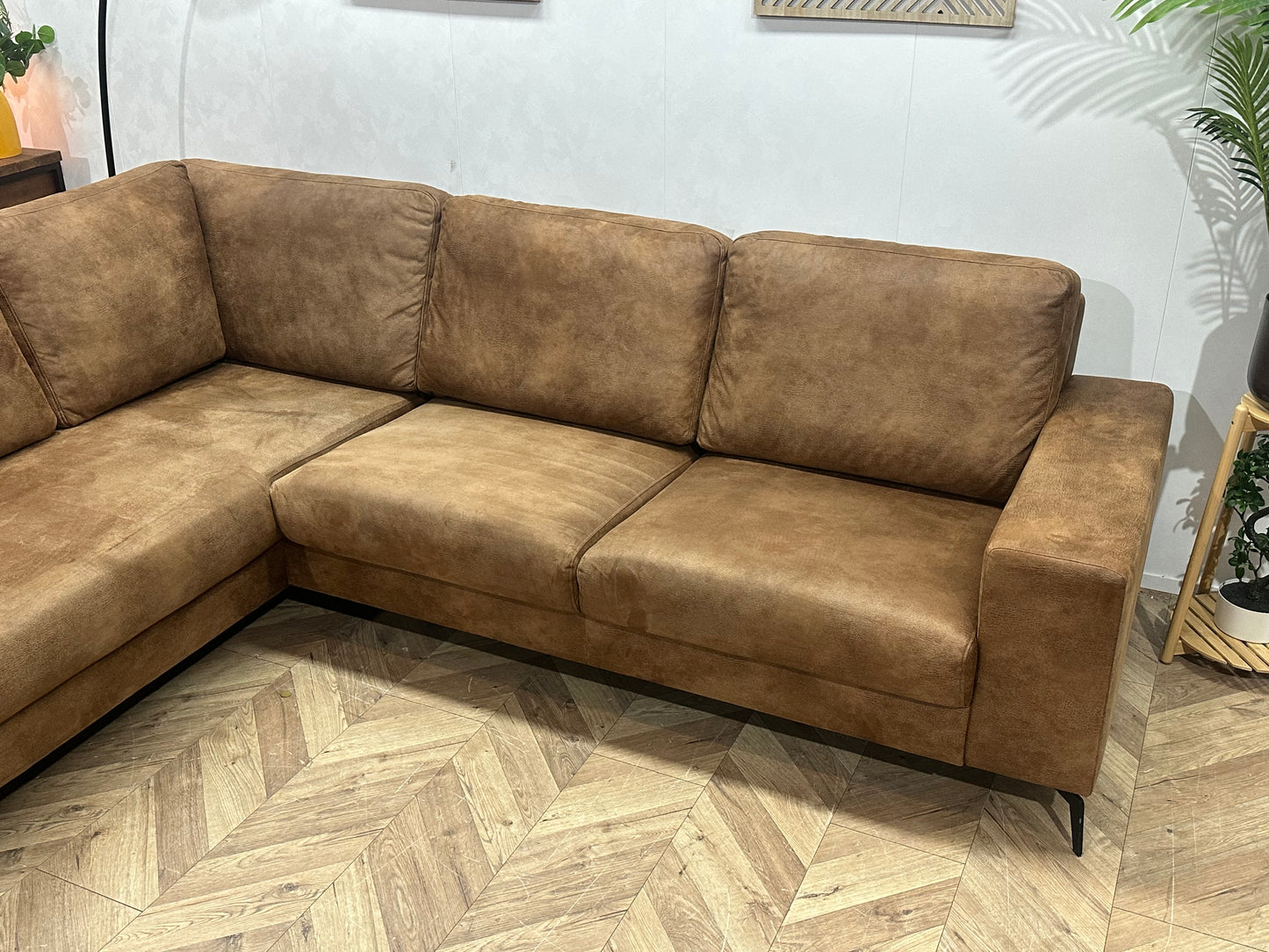 Bruine Suède Stoffen Hoekbank ~ Nieuwstaat