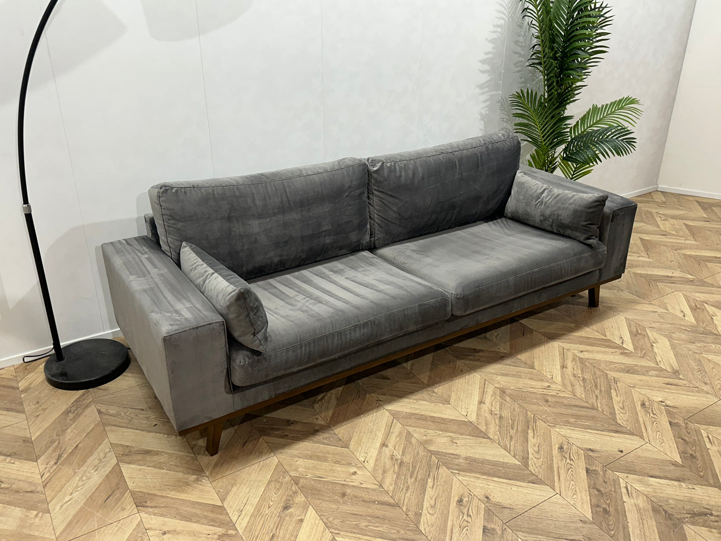 Grijze Velvet 2.5-Zits Bank ~ Losse Kussens Met Afneembare Hoezen