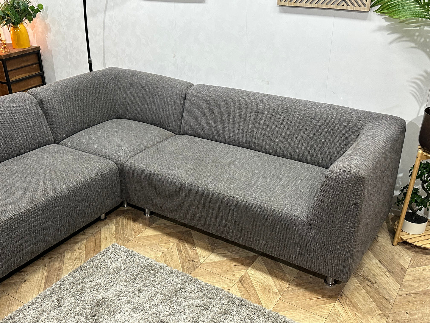 Grijze Hoekbank Inc Hocker ~ Vaste Kussens