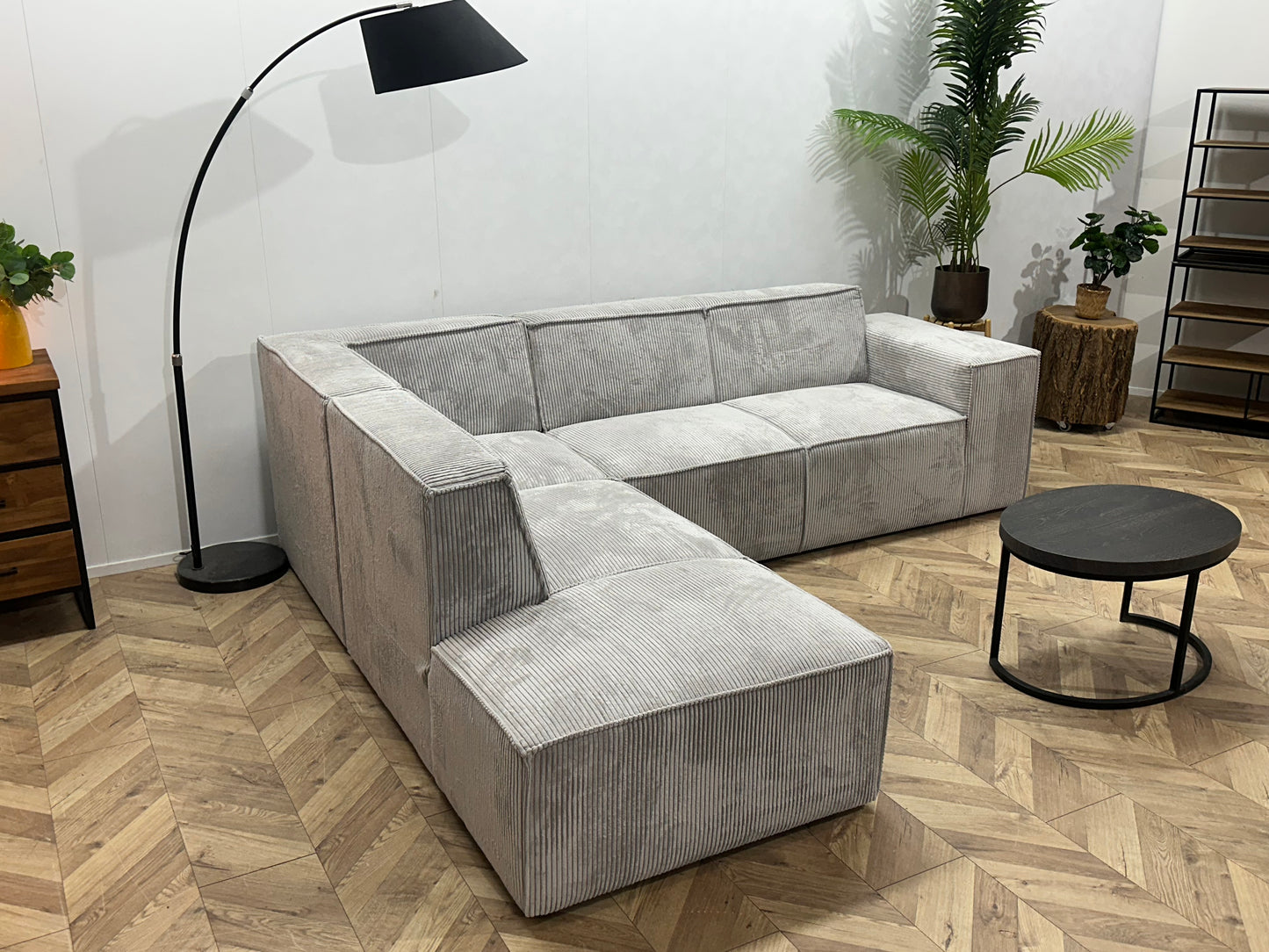 !Showroommodel! Licht Grijze Ribstof Hoekbank