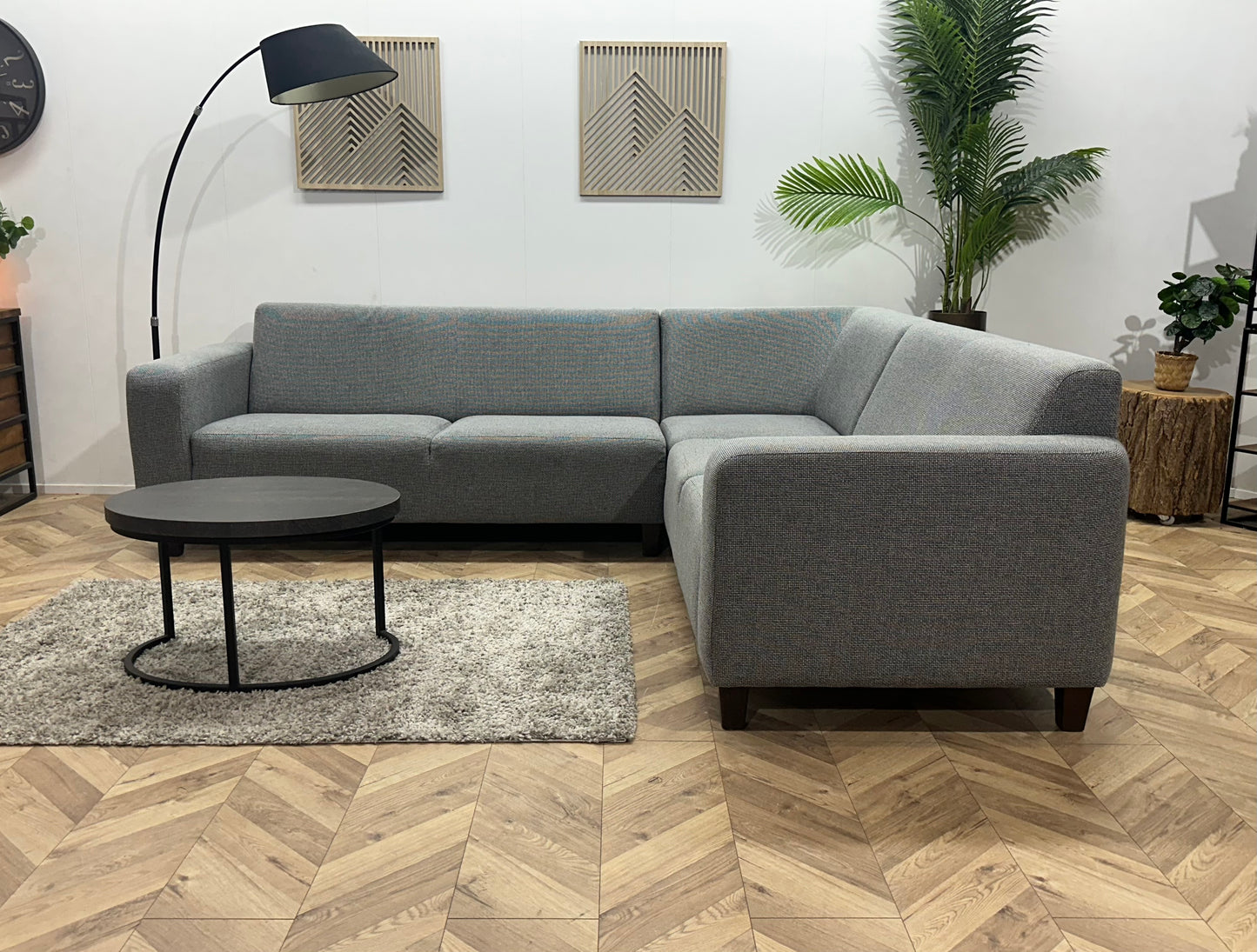 Licht Grijze Hoekbank ~ Vaste Kussens