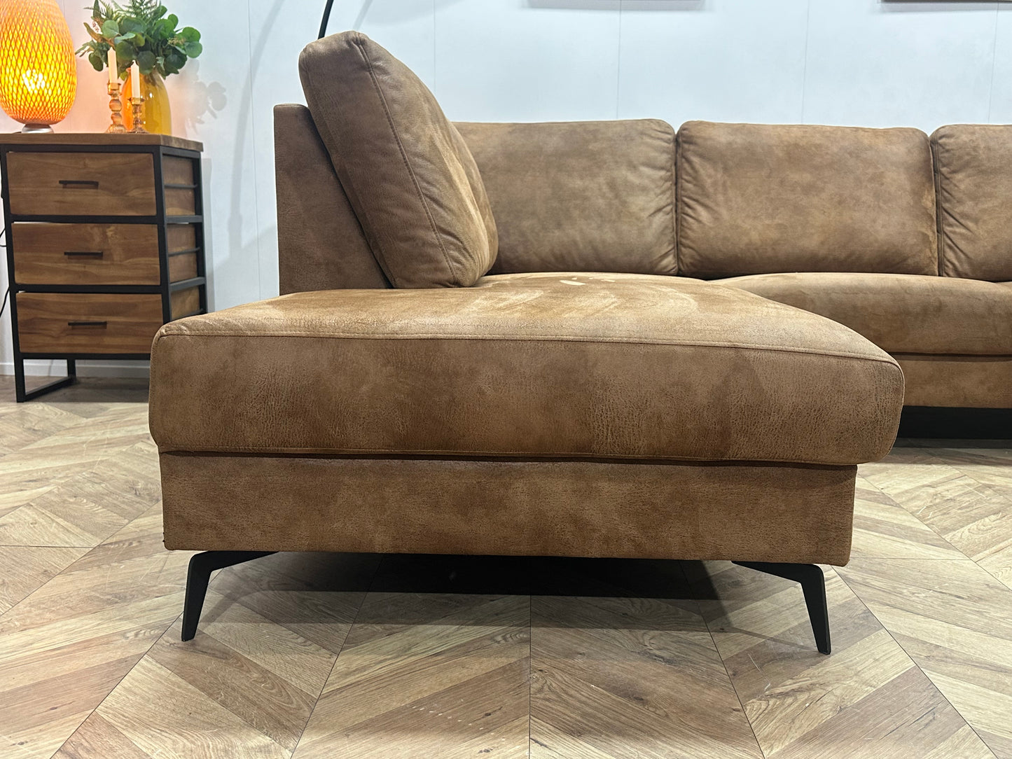 Bruine Suède Stoffen Hoekbank ~ Nieuwstaat