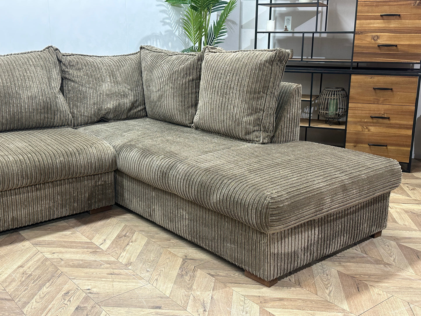 Bruine Ribstof U Bank ~ Losse Rugkussens Met Afneembare Hoezen