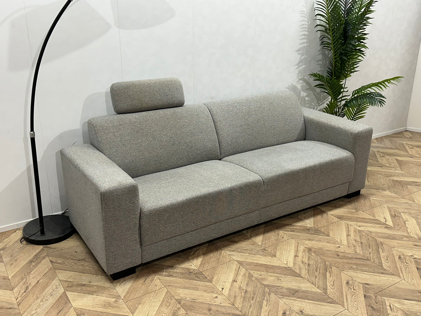 Licht Grijze 2.5-Zits Bank ~ Vaste Kussens