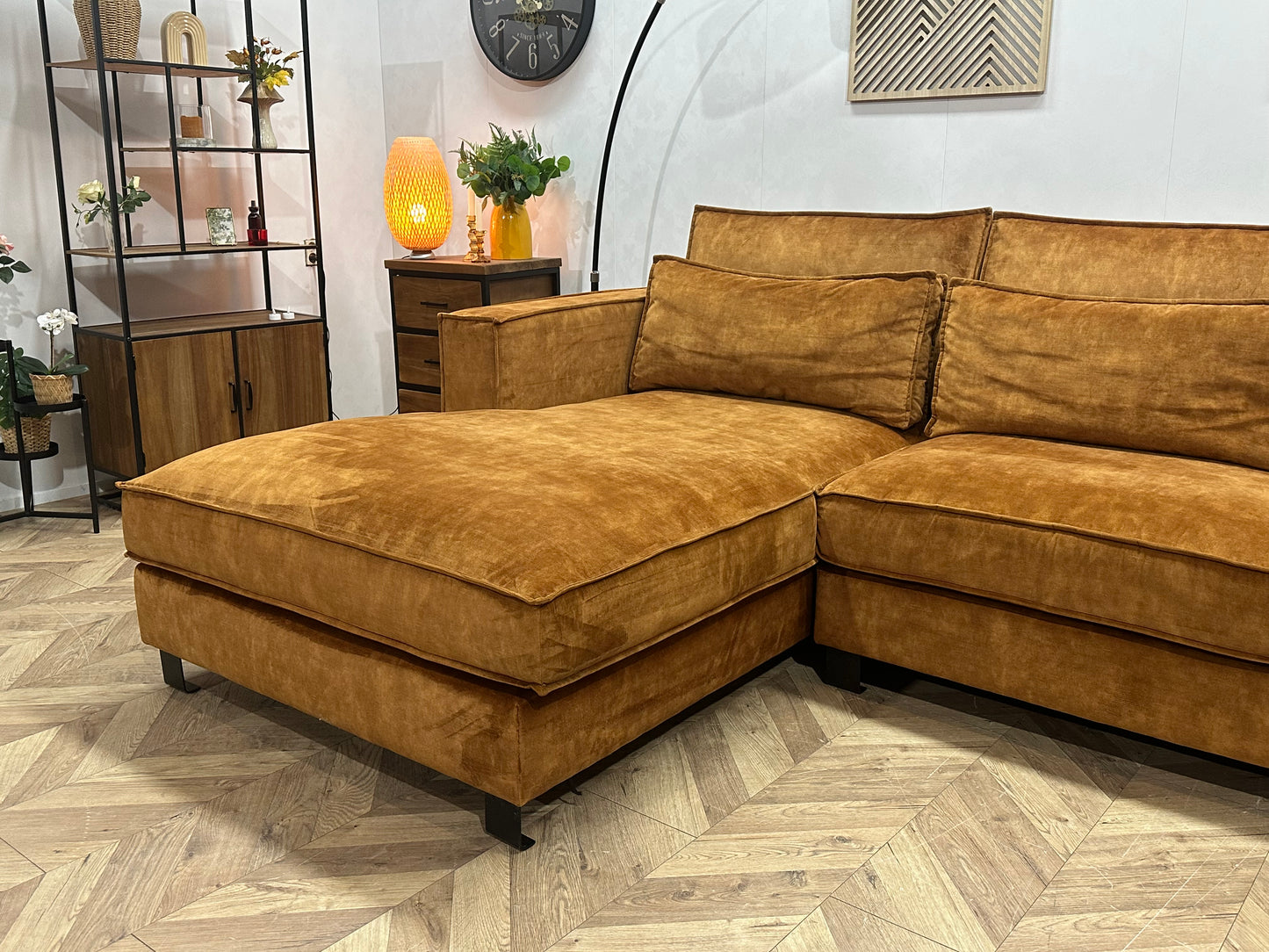 Oosterbaan Cognac Bruine Velvet Hoekbank ~ Losse Kussens Met Afneembare Hoezen