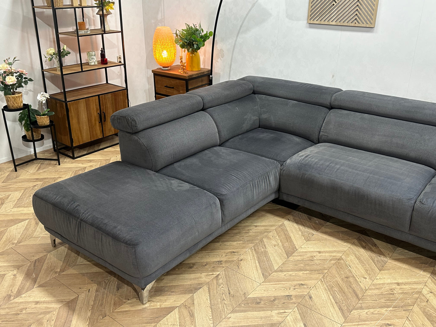 Grijze Suède Stoffen Hoekbank ~ Verstelbare Hoofdsteunen