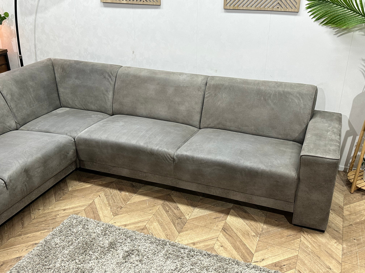 Grijze Suède Stoffen Hoekbank ~ Vaste Kussens
