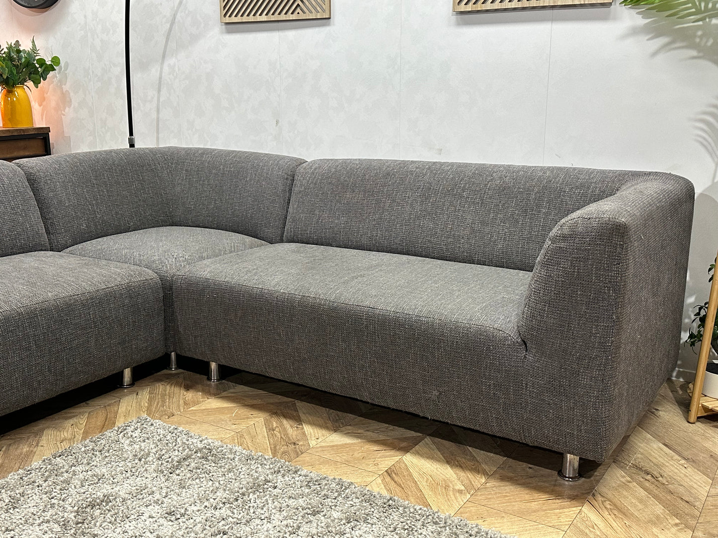 Grijze Hoekbank Inc Hocker ~ Vaste Kussens