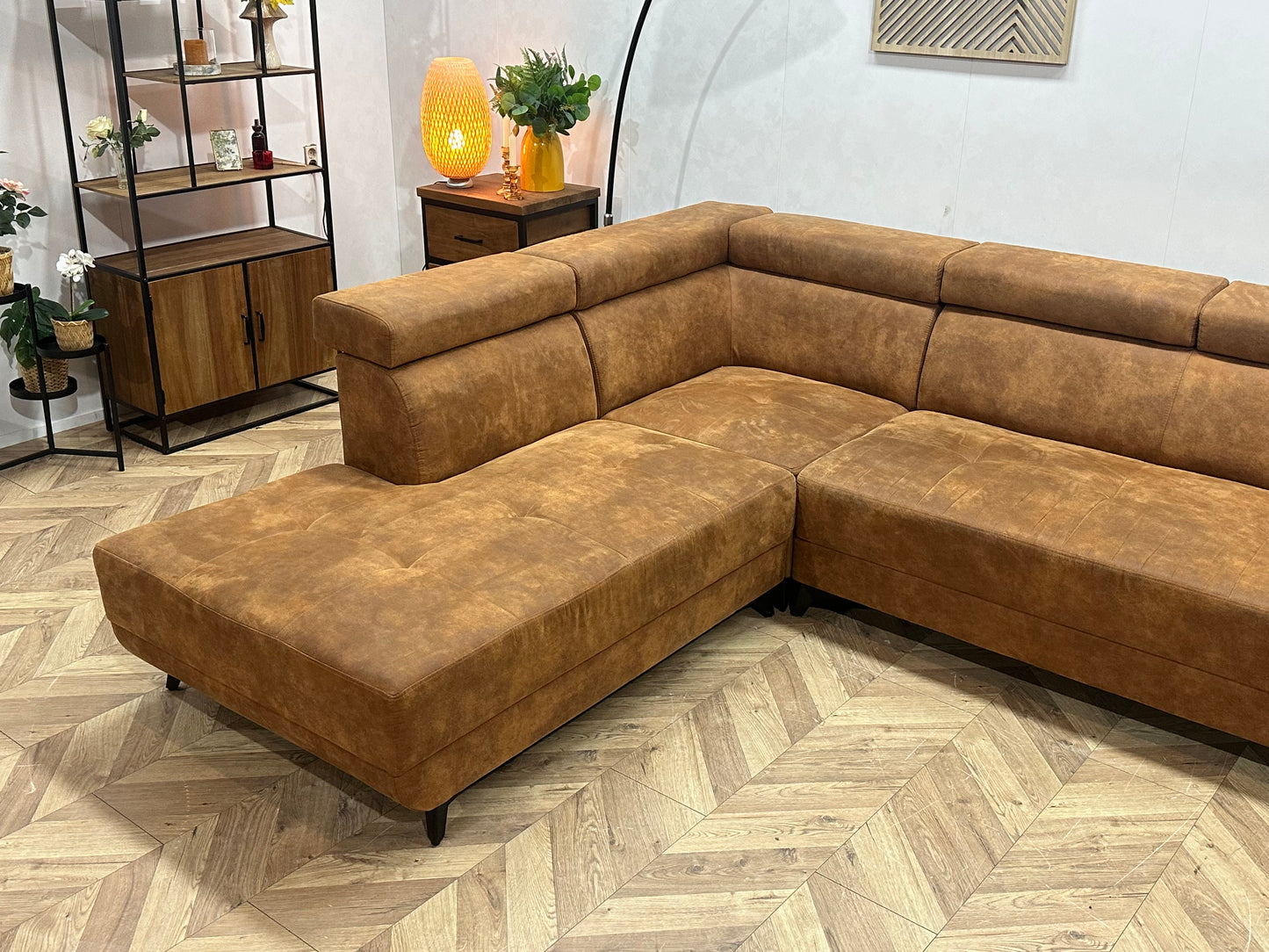 Cognac Bruine Suède Stoffen Hoekbank Inc Hocker ~ Verstelbare Hoofdsteunen ~ Nieuwstaat