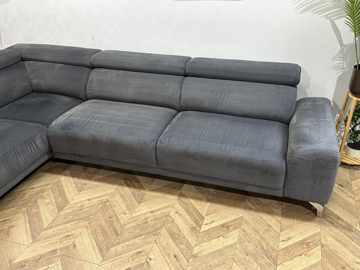 Grijze Suède Stoffen Hoekbank ~ Verstelbare Hoofdsteunen