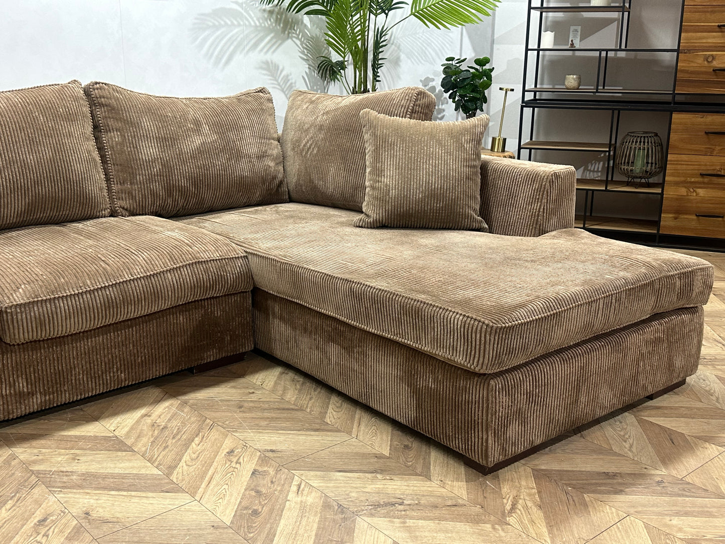 Room108 Bruine Ribstof Hoekbank ~ Losse Kussens Met Afneembare Hoezen