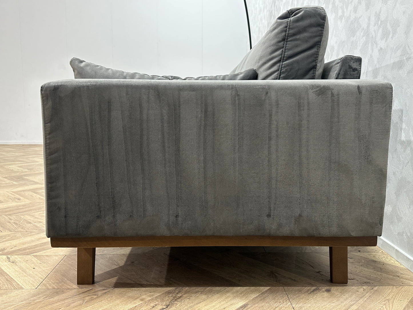 Grijze Velvet 2.5-Zits Bank ~ Losse Kussens Met Afneembare Hoezen