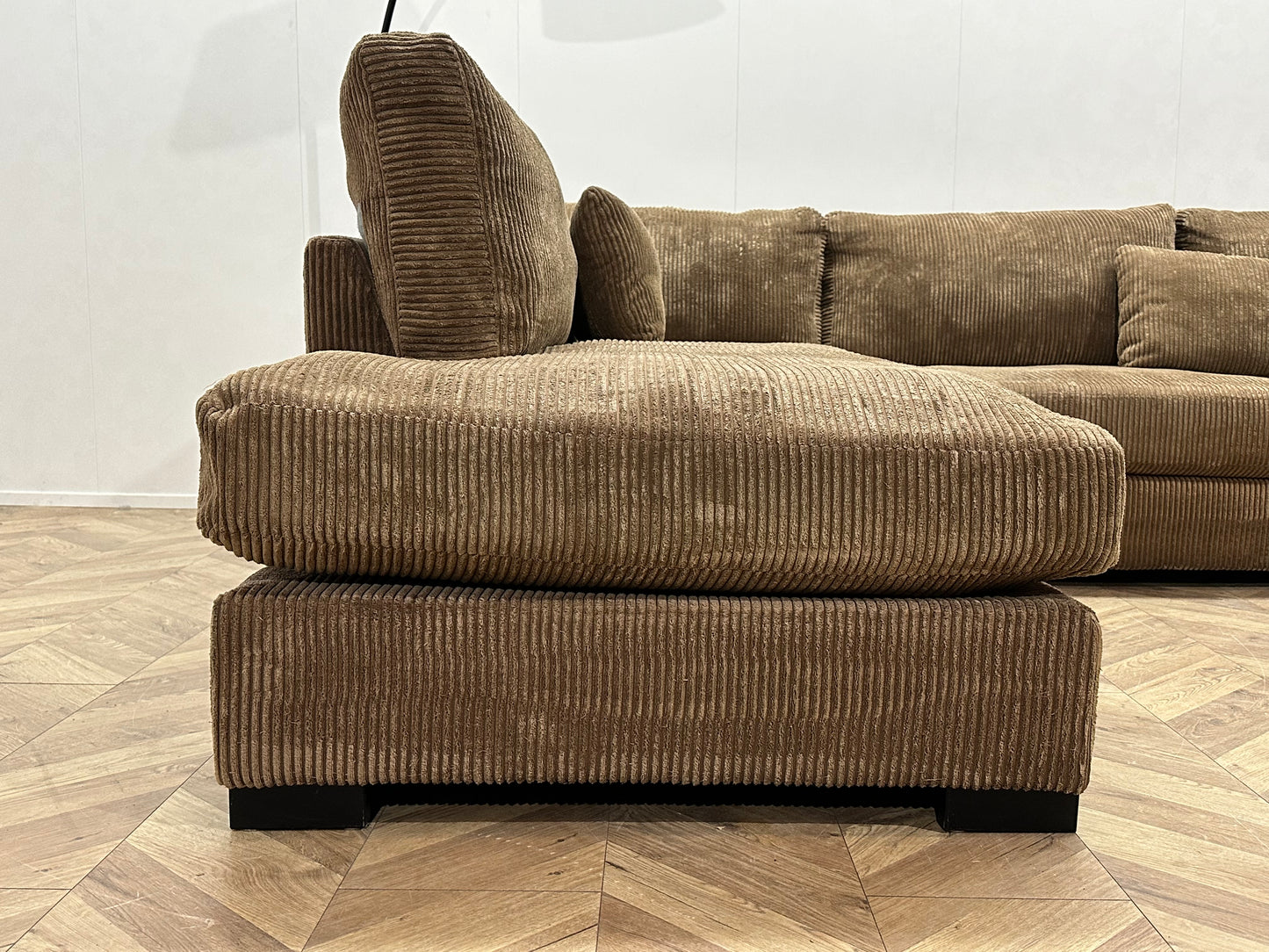 Taupe/Licht Bruine Ribstof Hoekbank ~ Losse Kussens Met Afneembare Hoezen
