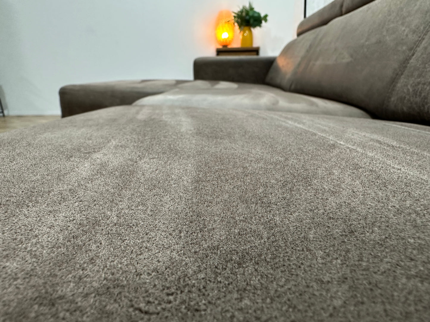 In.House Bruine Suède Stoffen Hoekbank ~ Verstelbare Hoofdsteunen