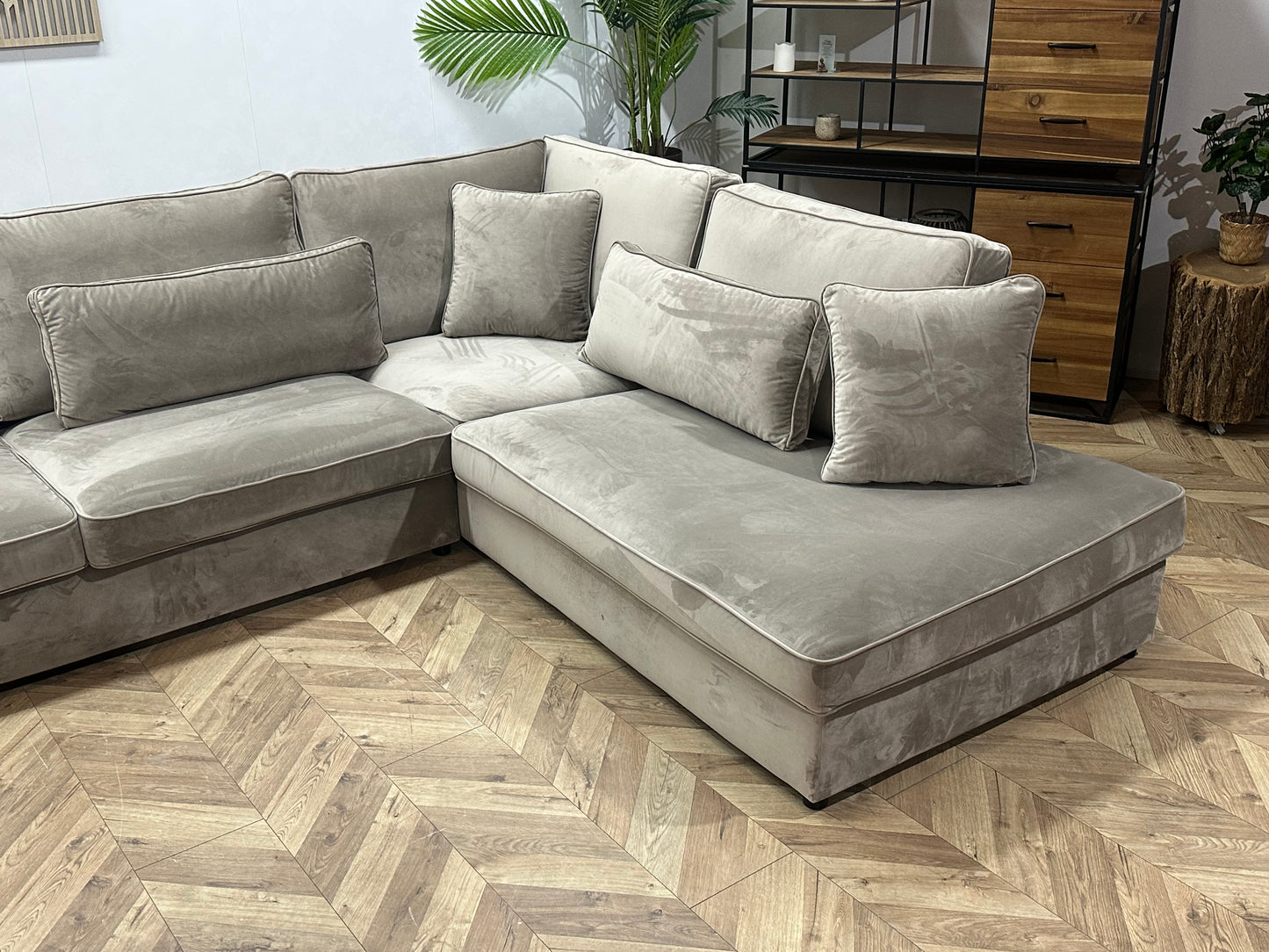 Licht Grijze/Beige Velvet Ruime U Bank ~ Losse Kussens Met Afneembare Hoezen