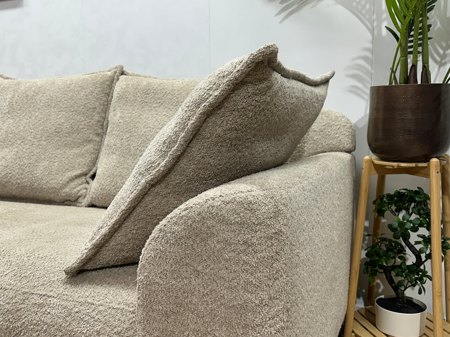 Crème Bouclé 2.5-Zits Bank ~ Losse Rugkussens Met Afneembare Hoezen