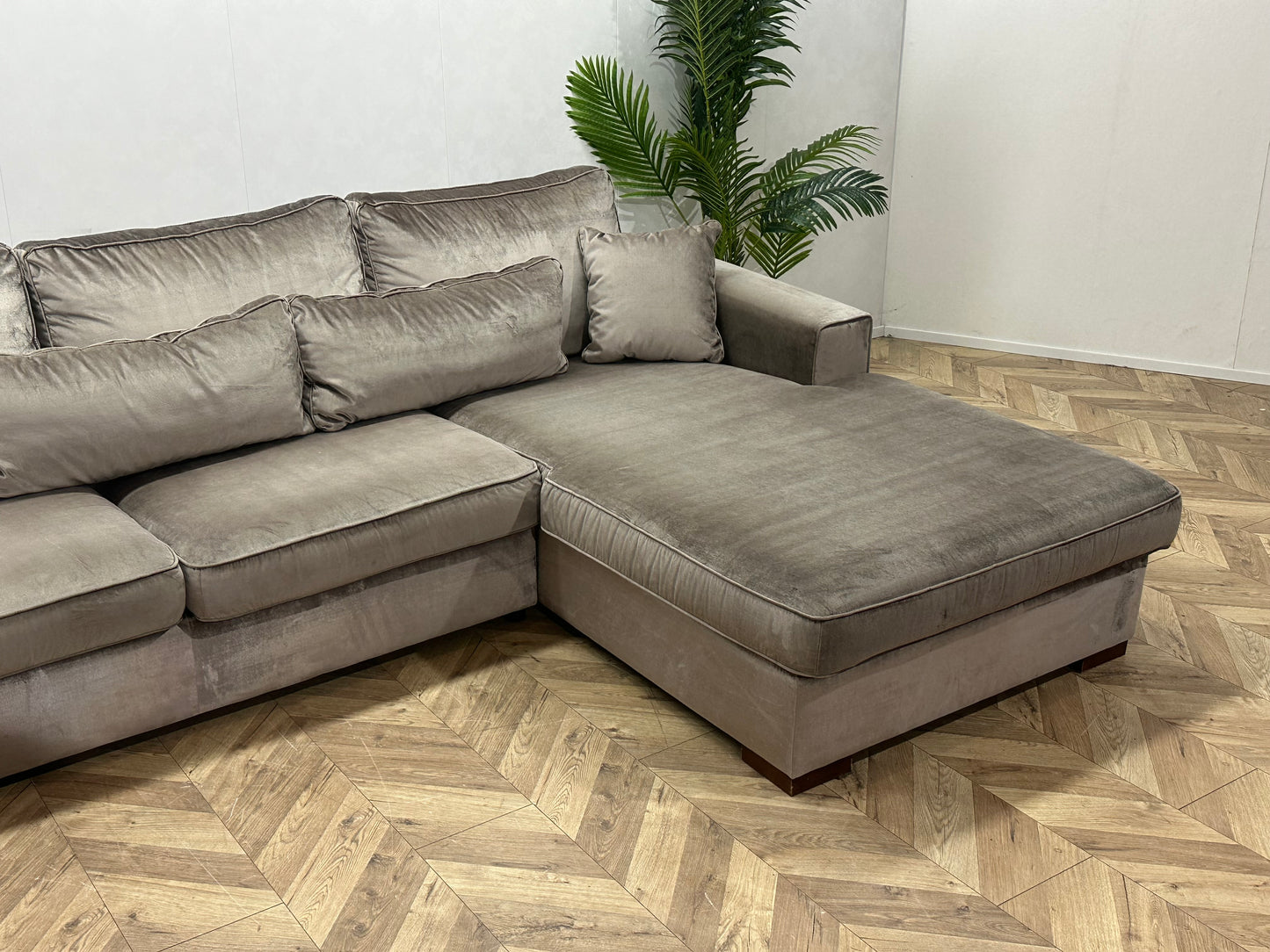 Grijze Ruime Velvet U Bank ~ Losse Kussens Met Afneembare Hoezen