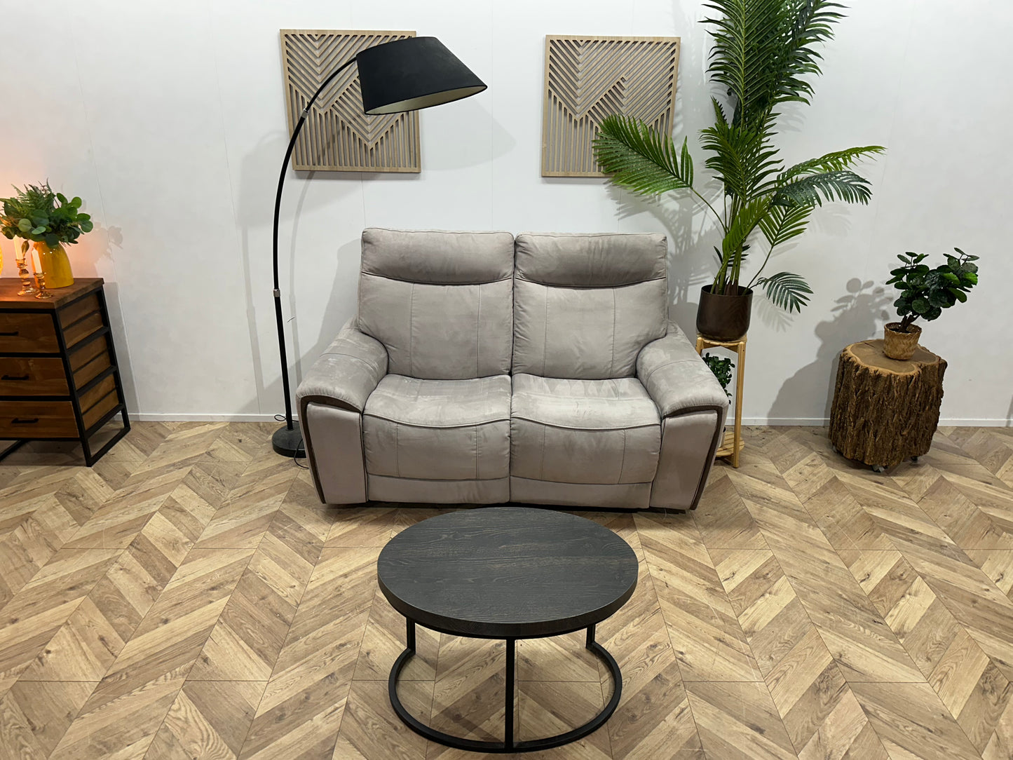 Licht Grijze 2.5-Zits Bank ~ Elektrisch Verstelbare Zittingen