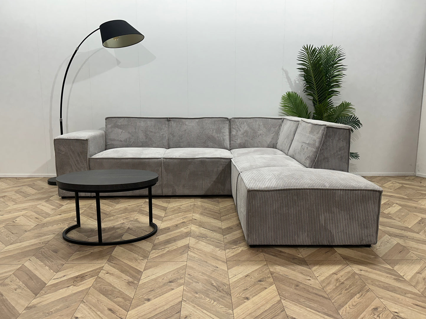 !Showroommodel! Licht Grijze Ribstof Hoekbank