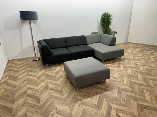 Zwart/Grijze Hoekbank Inc Hocker ~ Losse Rugkussens Met Afneembare Hoezen