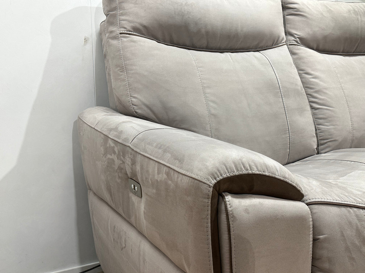 Licht Grijze 2.5-Zits Bank ~ Elektrisch Verstelbare Zittingen