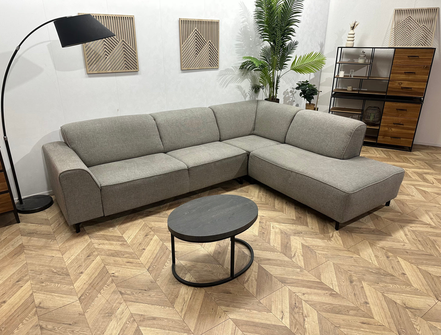 Licht Grijze Hoekbank ~ Vaste Kussens