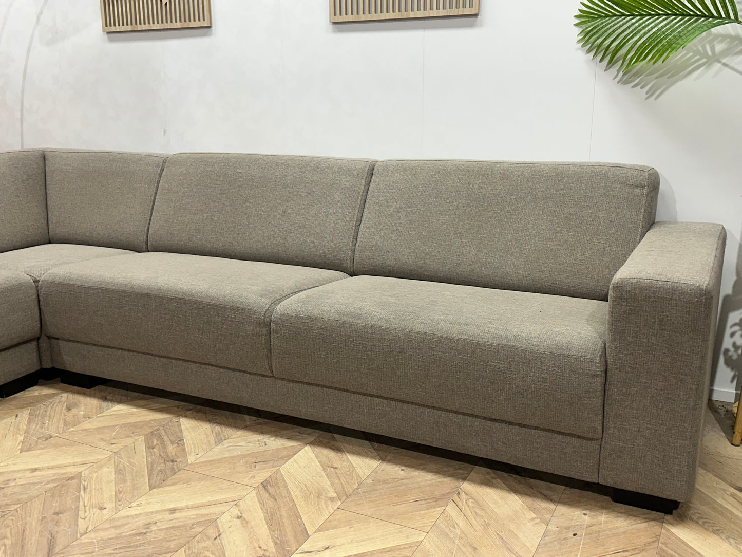 Licht Grijze Hoekbank ~ Vaste Kussens