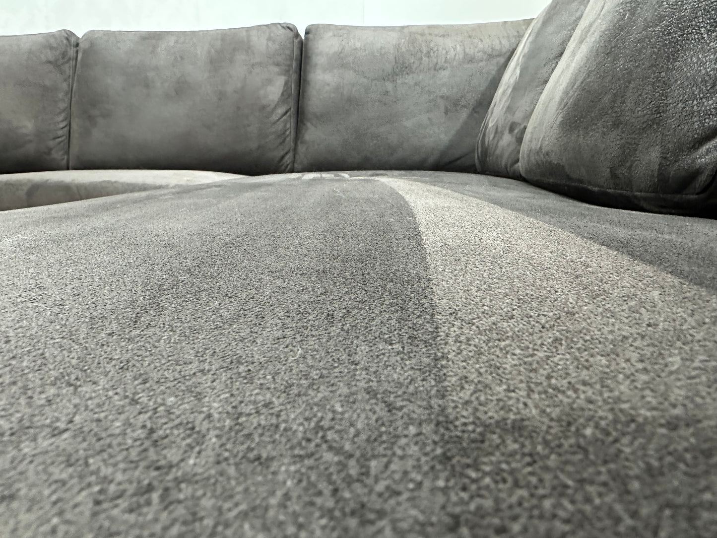 Antraciet Suède Stoffen Hoekbank ~ Losse Rugkussens Met Afneembare Hoezen