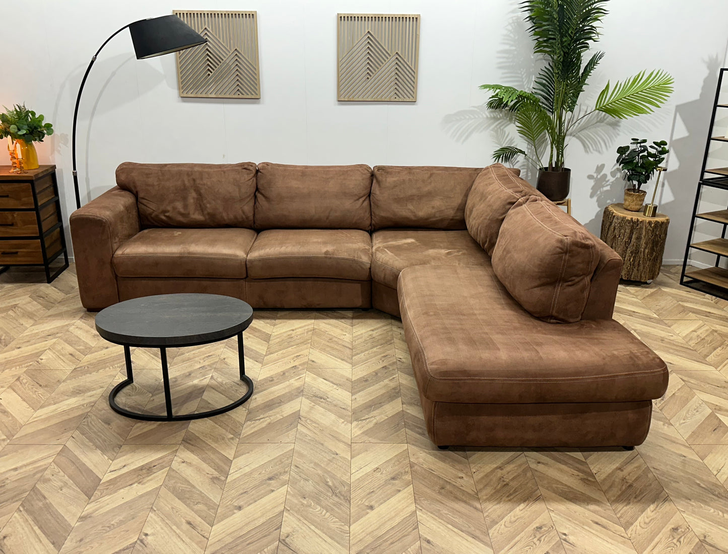 Bruine Suède Stoffen Hoekbank ~ Losse Kussens Met Afneembare Hoezen