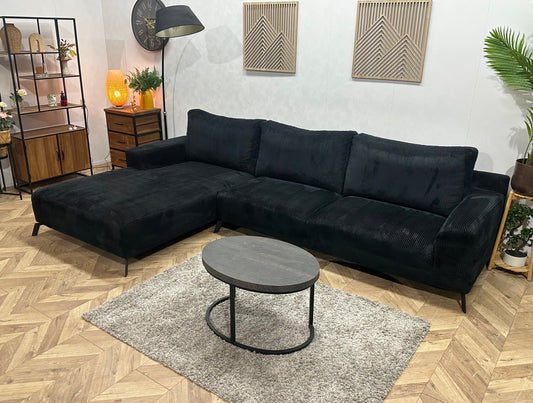 Zwarte Ribstof Hoekbank ~ Losse Rugkussens Met Afneembare Hoezen