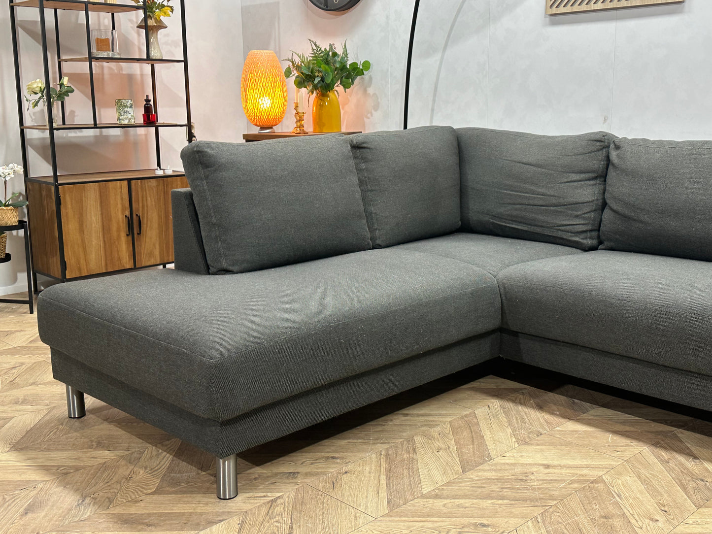 Grijze Hoekbank ~ Losse Rugkussens Met Afneembare Hoezen