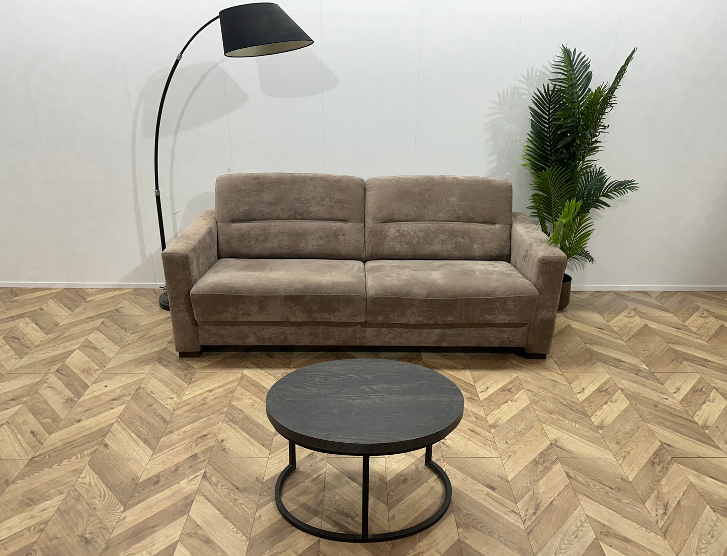 Licht Bruine Suède Stoffen 2.5-Zits Bank ~ Nieuwstaat