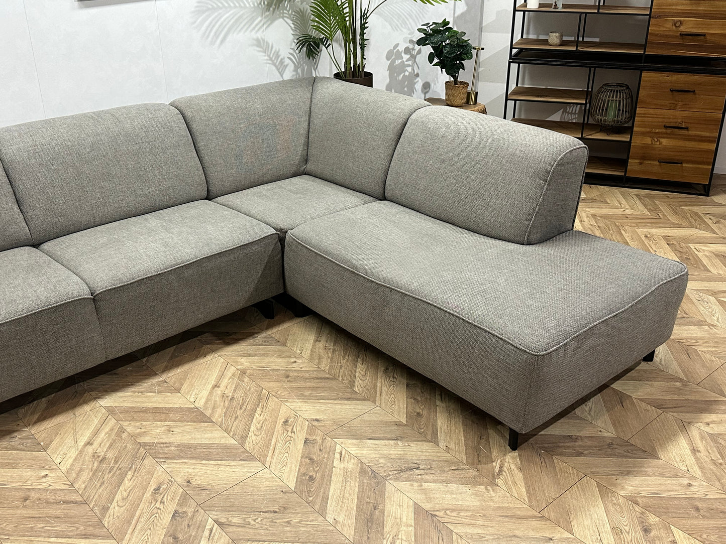 Licht Grijze Hoekbank ~ Vaste Kussens