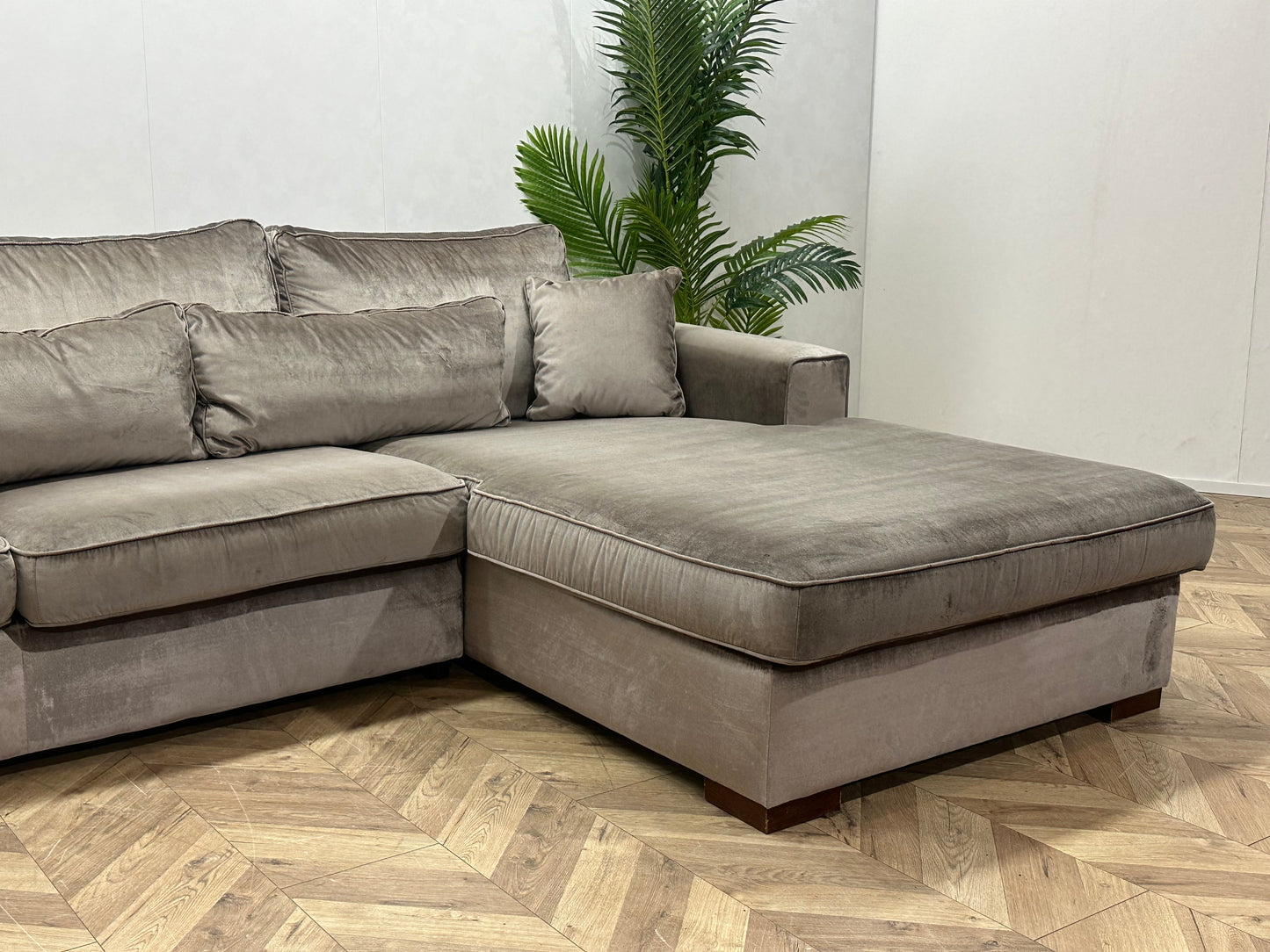 Grijze Ruime Velvet U Bank ~ Losse Kussens Met Afneembare Hoezen