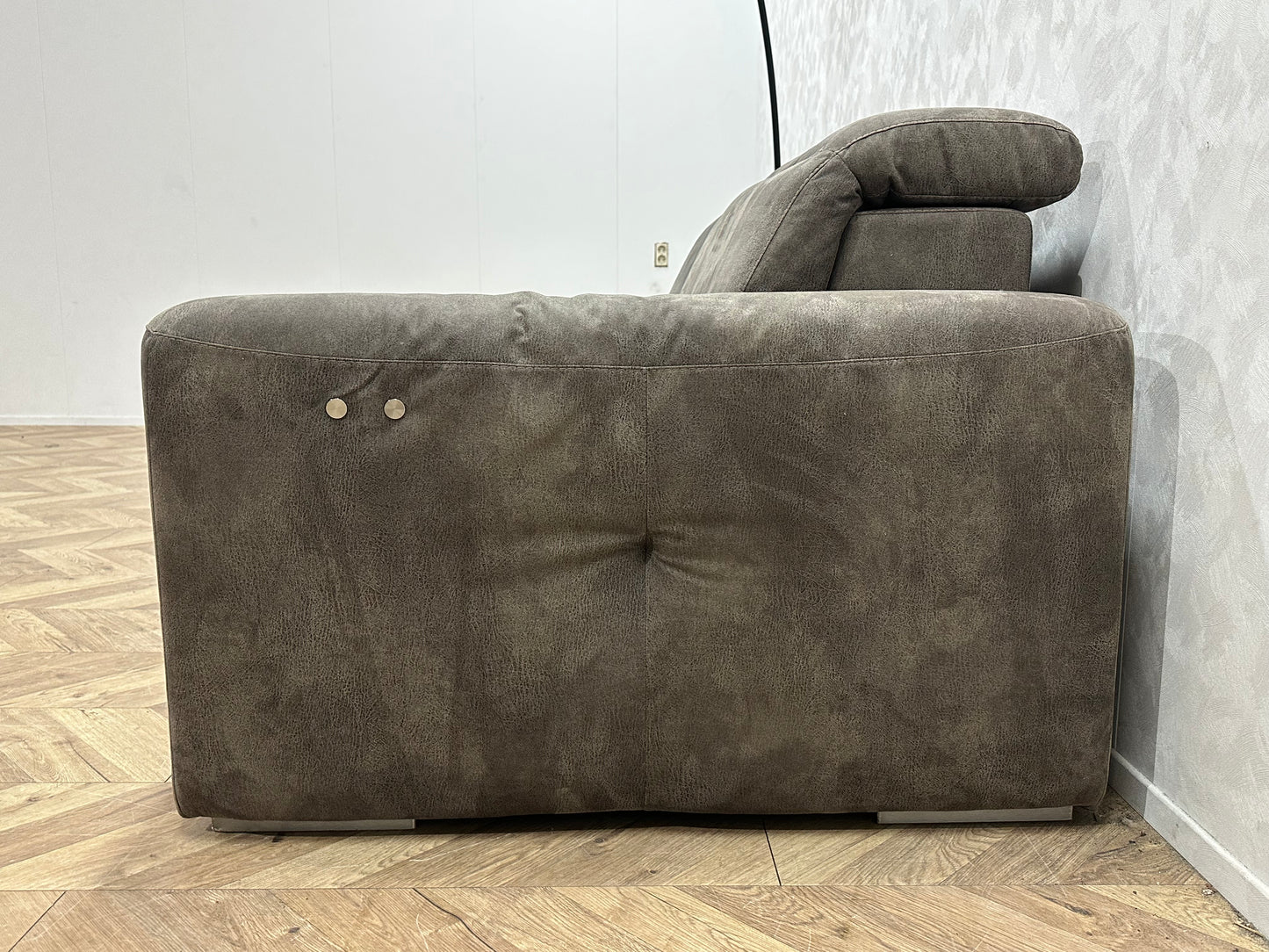 Bruin/Grijze Suède Stoffen 2-Zits Bank ~ Relaxfunctie ~ Verstelbare Hoofdsteunen