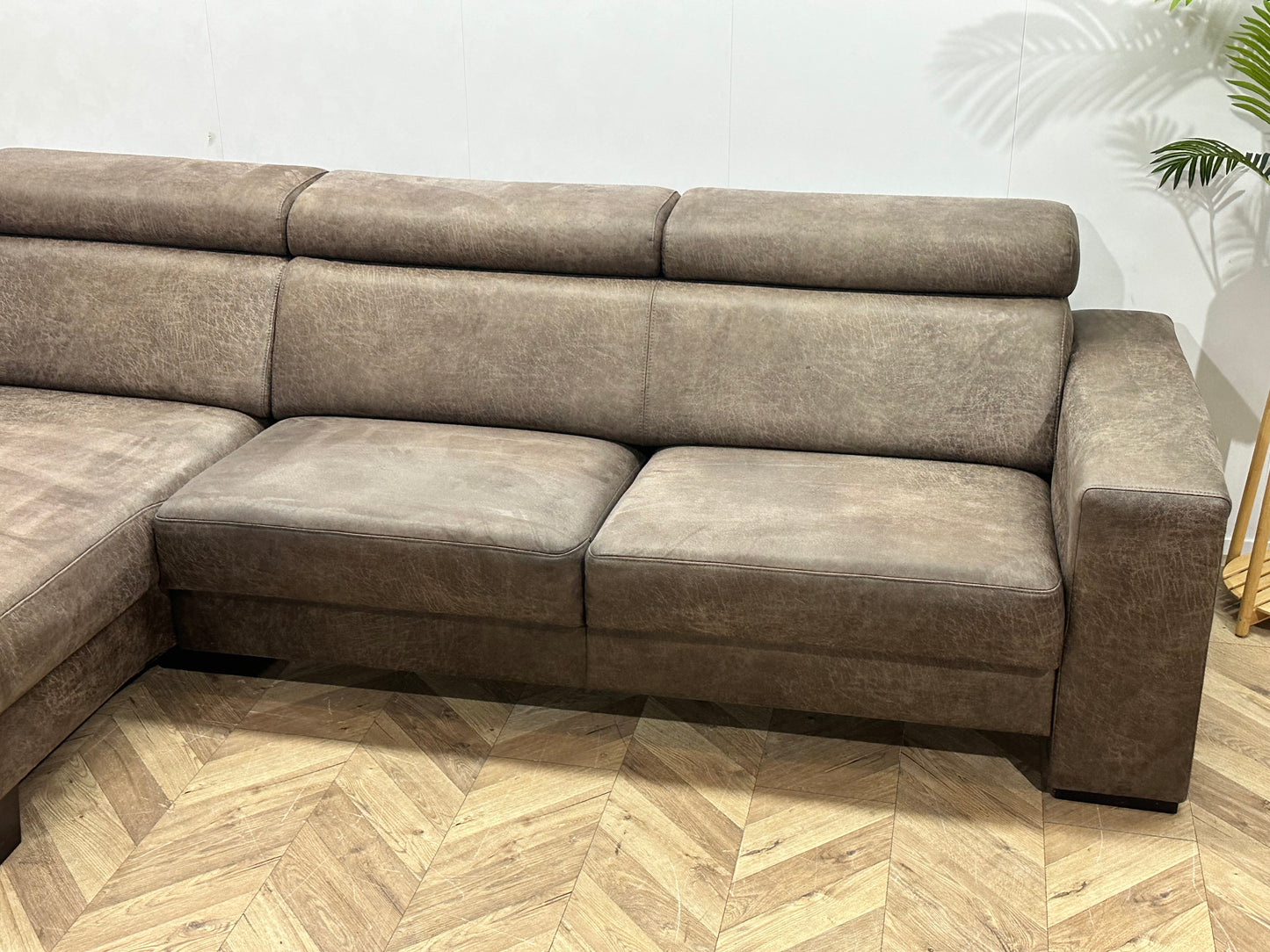 In.House Bruine Suède Stoffen Hoekbank ~ Verstelbare Hoofdsteunen