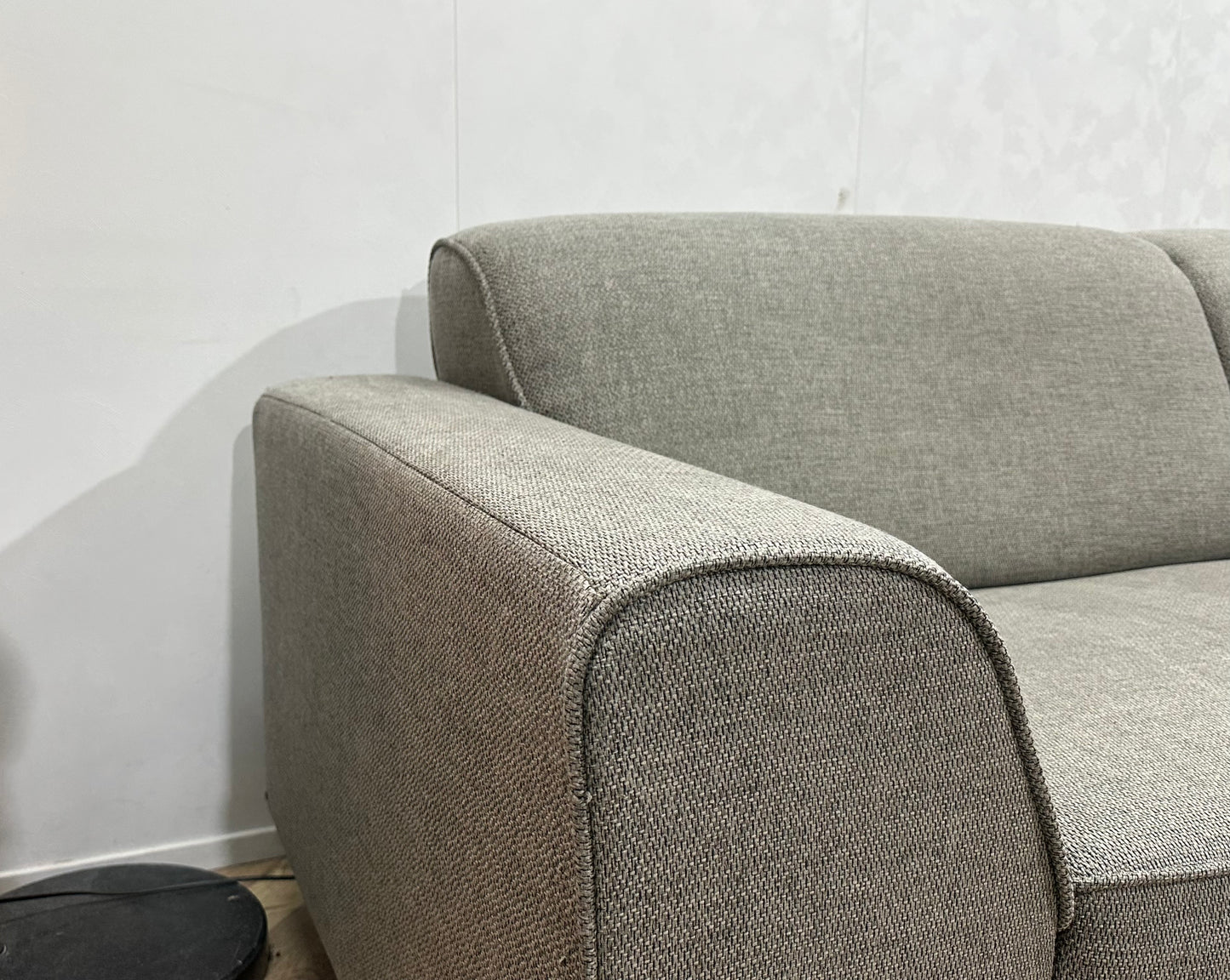 Licht Grijze Hoekbank ~ Vaste Kussens