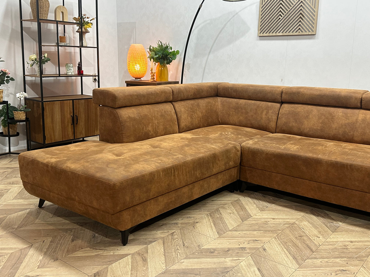 Cognac Bruine Suède Stoffen Hoekbank Inc Hocker ~ Verstelbare Hoofdsteunen ~ Nieuwstaat