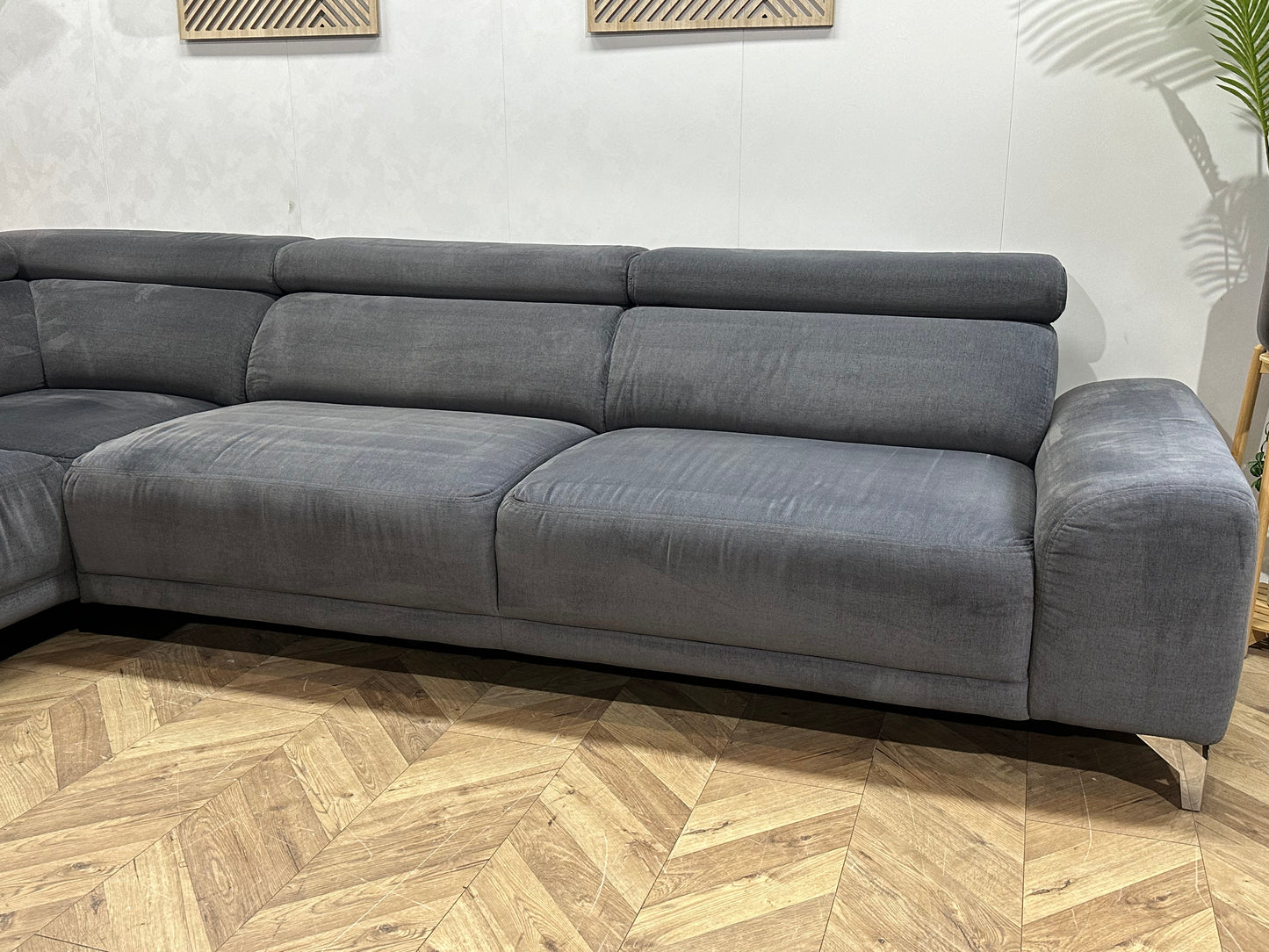 Grijze Suède Stoffen Hoekbank ~ Verstelbare Hoofdsteunen