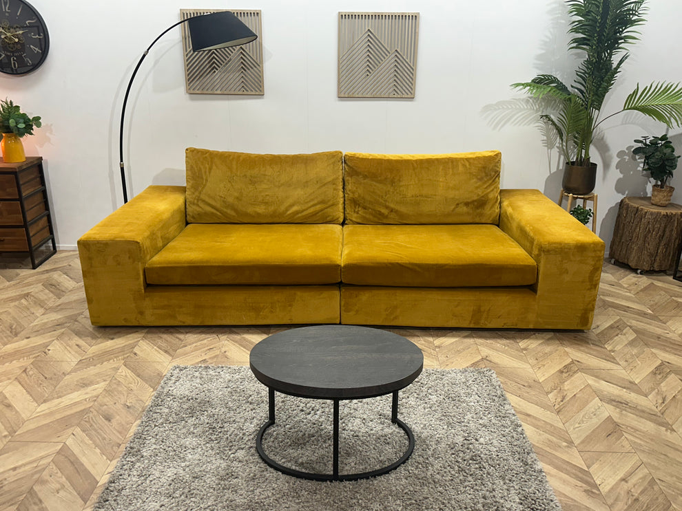 Tweedehands bank – (2) Gele Velvet Rechte Bank ~ Losse Kussens Met ...