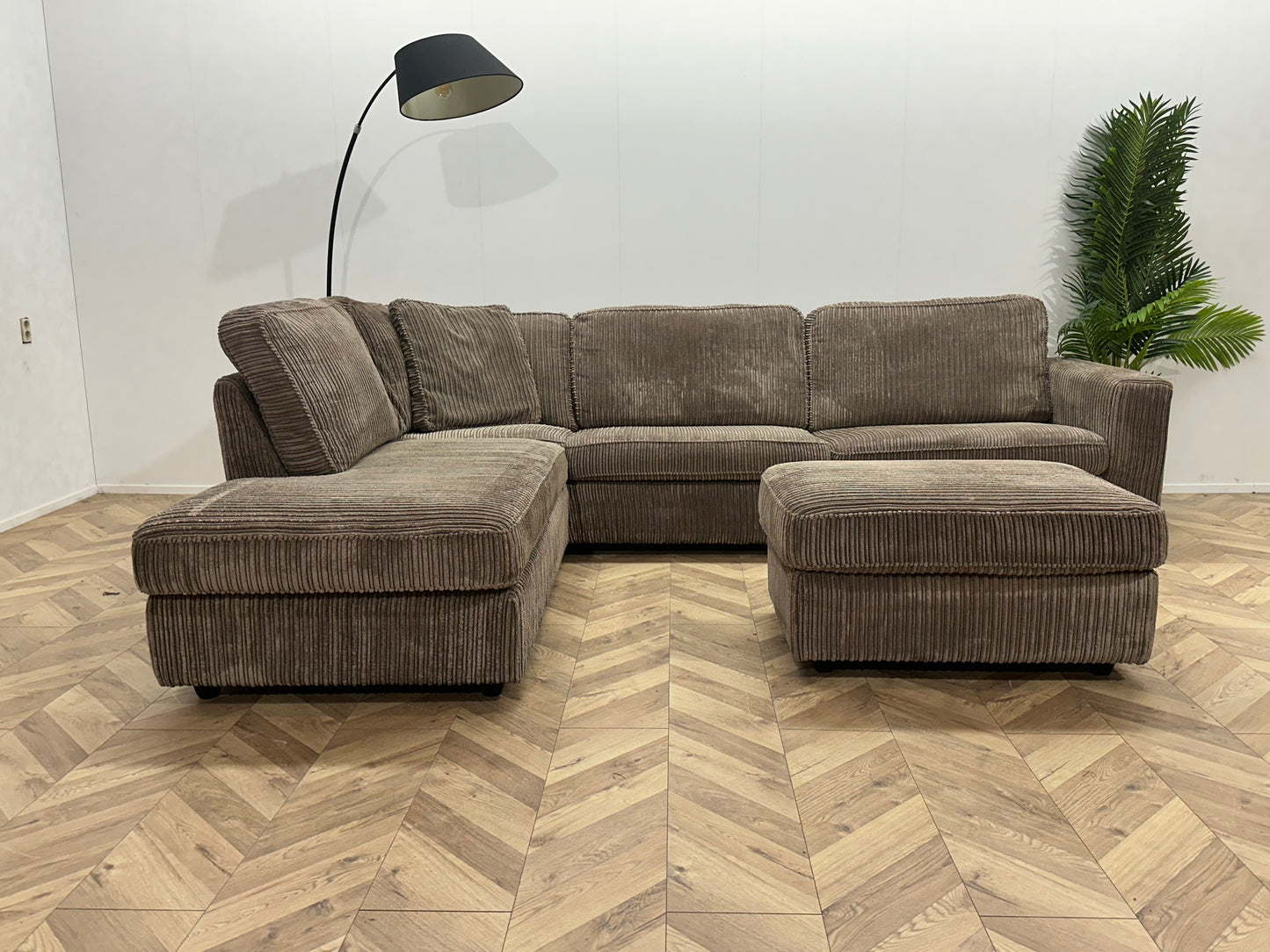 Licht Bruine Ribstof Hoekbank Inc Hocker ~ Losse Kussens Met Afneembare Hoezen