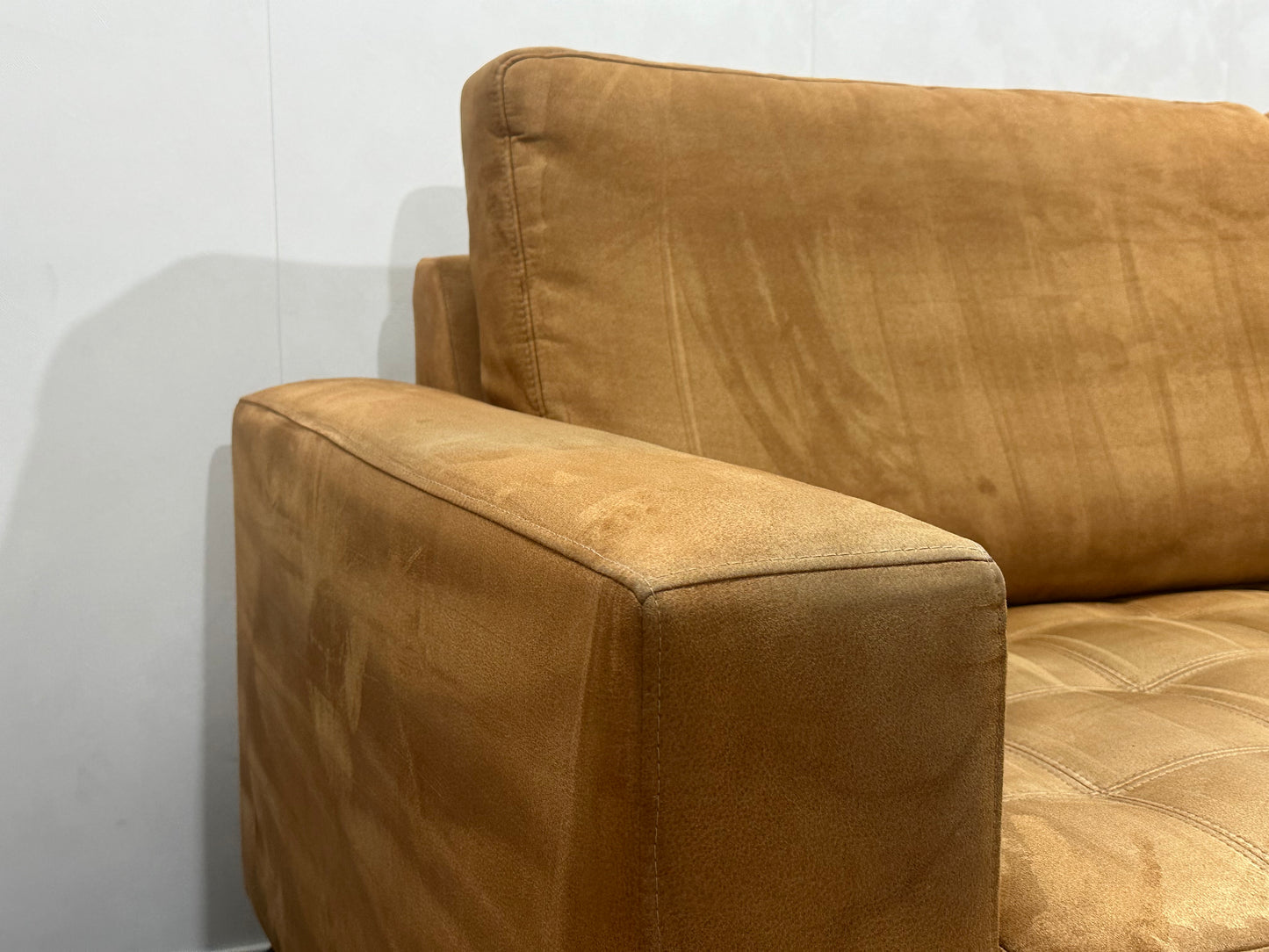 Cognac Bruine Suède Stoffen Hoekbank ~ Losse Rugkussens Met Afneembare Hoezen