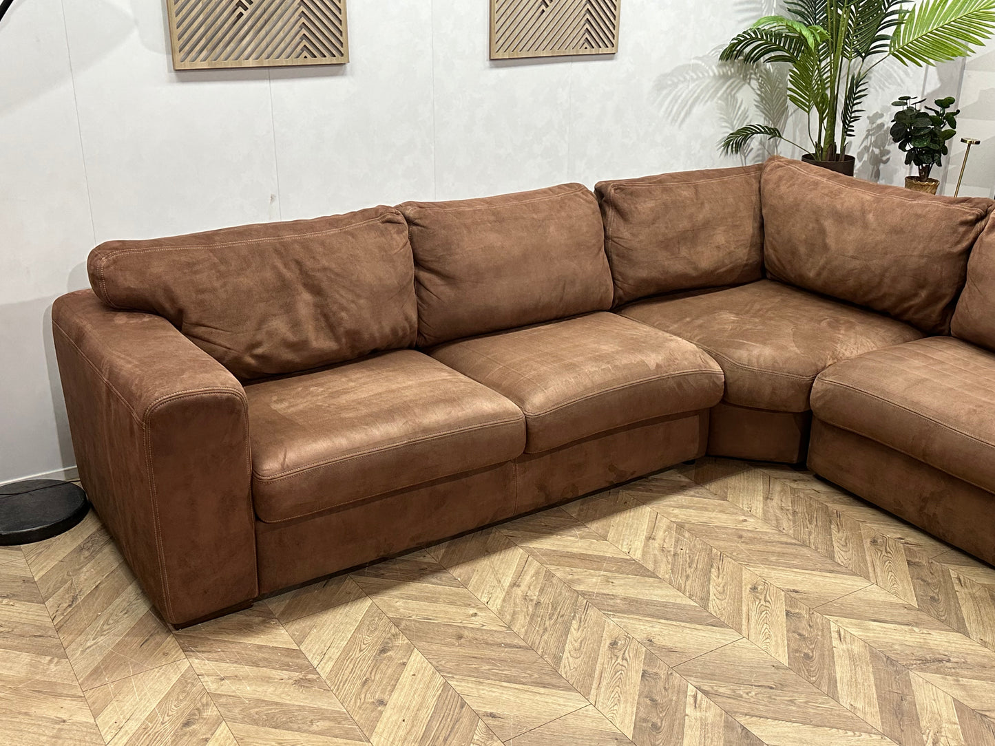 Bruine Suède Stoffen Hoekbank ~ Losse Kussens Met Afneembare Hoezen