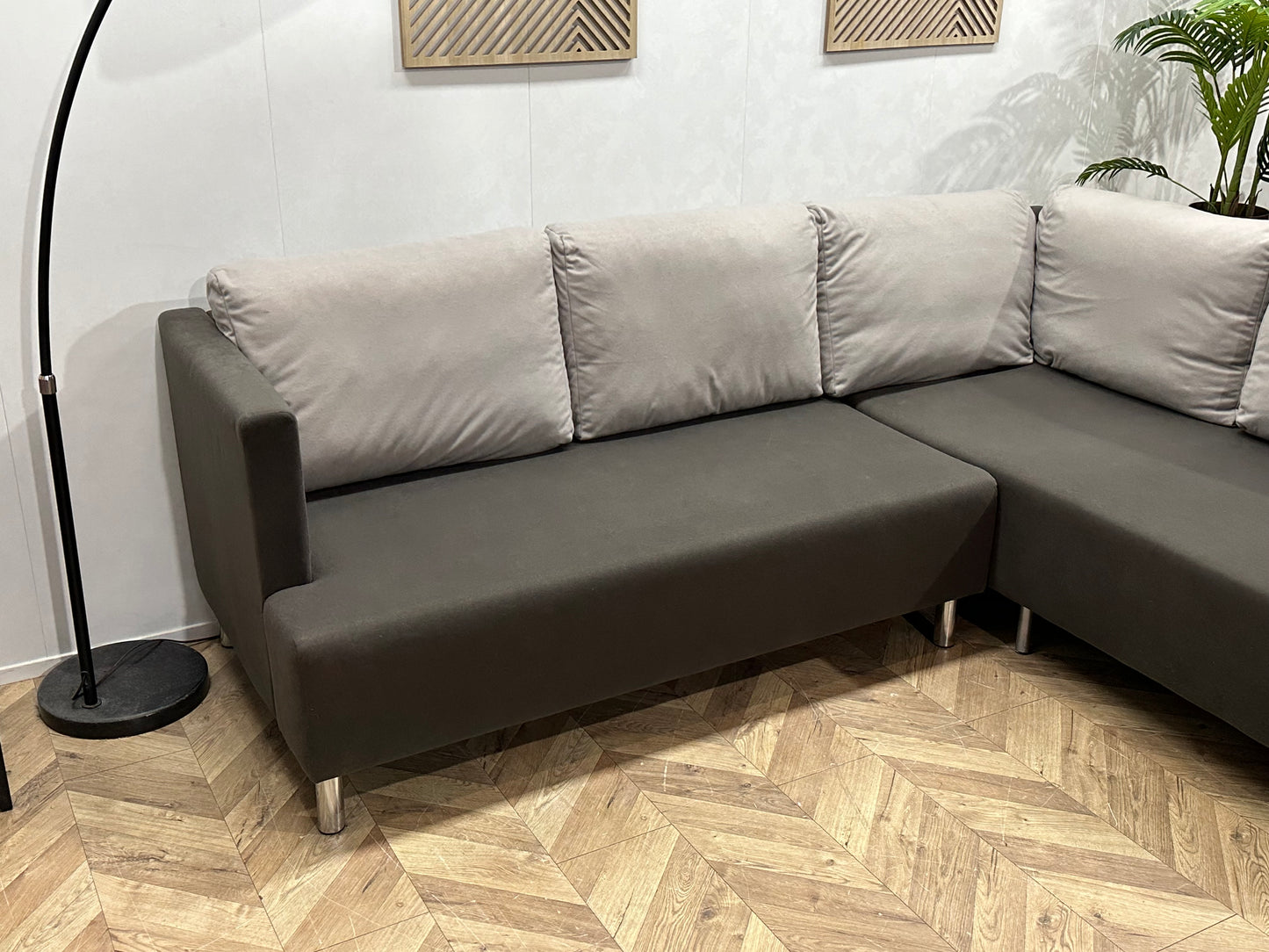 Grijze Hoekbank ~ Losse Licht Grijze Rugkussens Met Afneembare Hoezen